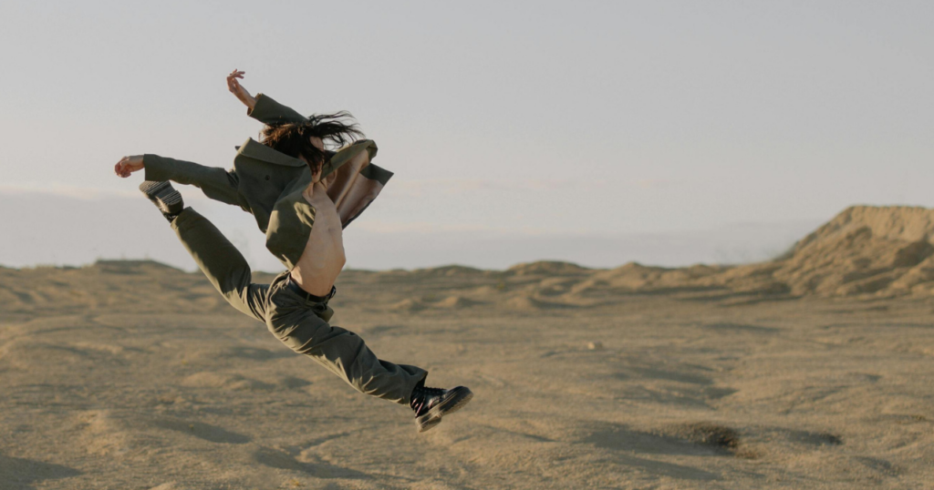 hombre danzando en el extrarradio