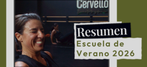 Alumna sonriendo durante una sesión de danza contemporánea en el estudio Levántate y danza en Córdoba durante la Escuela de Verano 2026.