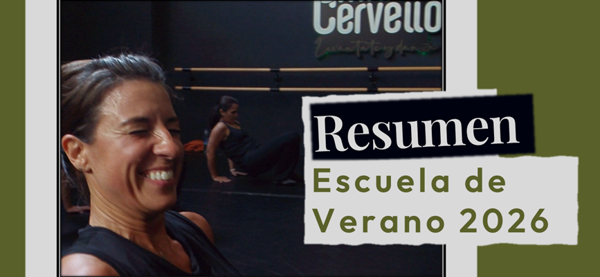 Alumna sonriendo durante una sesión de danza contemporánea en el estudio Levántate y danza en Córdoba durante la Escuela de Verano 2026.